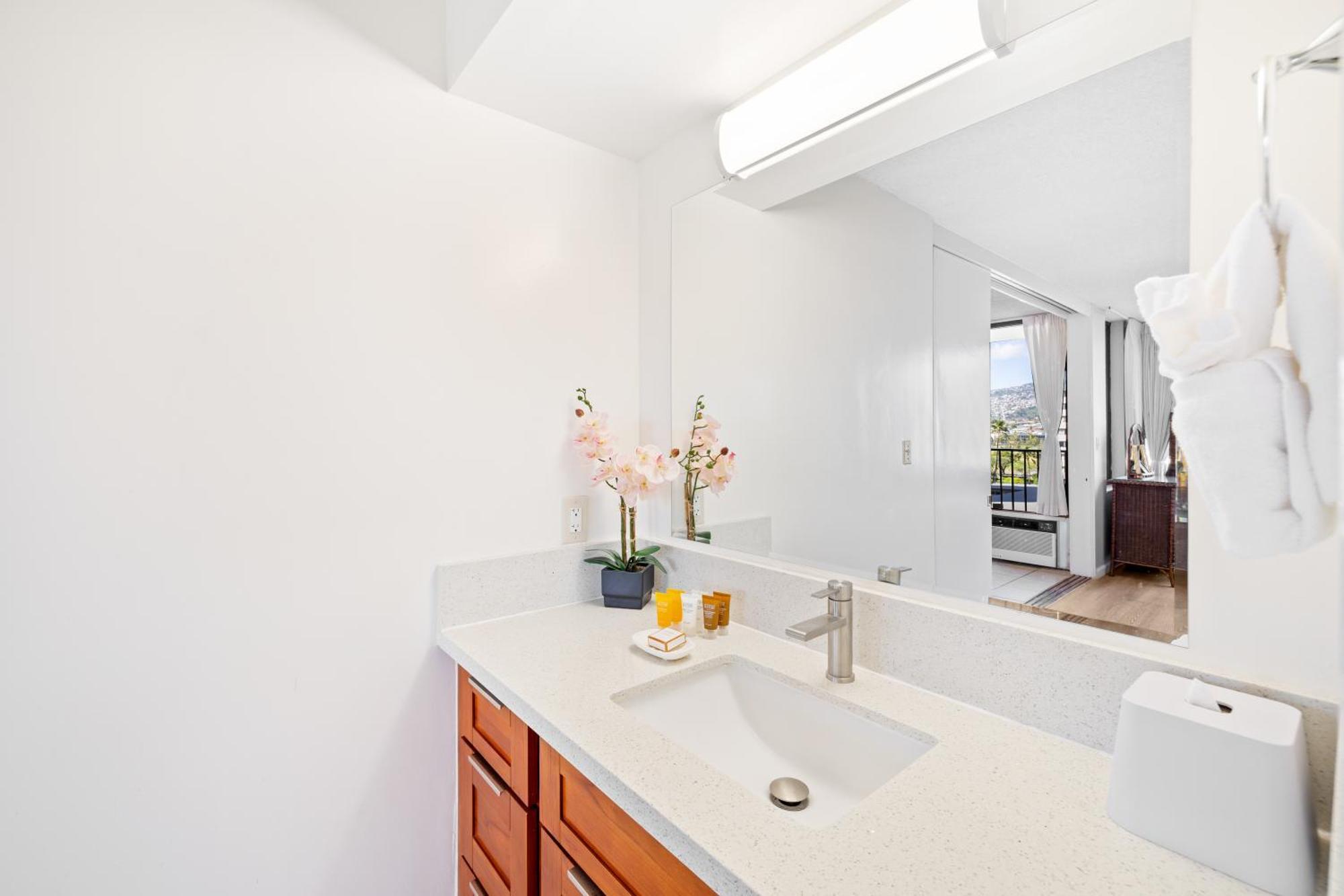 Cozy Waikiki Getaway, Stroll To Beach With Free Parking Honolulu Esterno foto